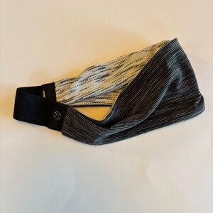 Lululemon Fringe Fighter Headband Black and White Yoga Stretch